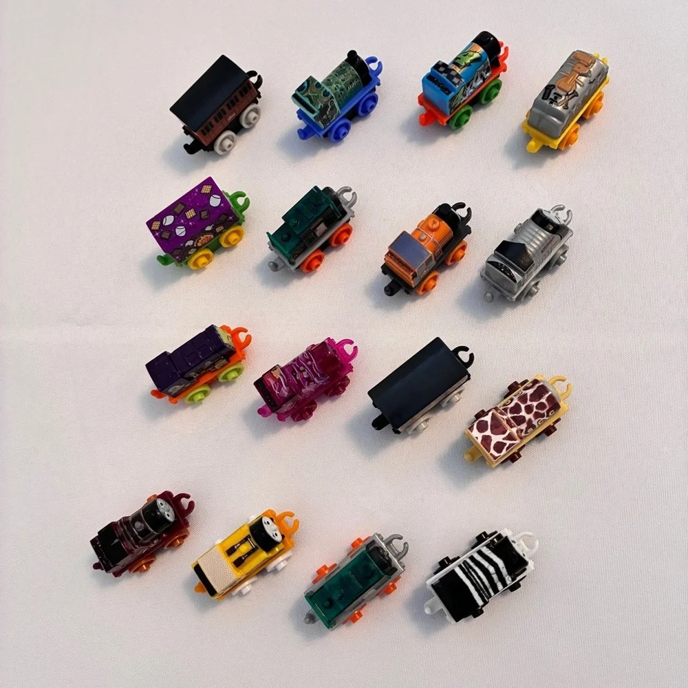 Fisher-Price Thomas & Friends Minis Toy Train 16 Pack Miniature Trains